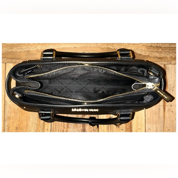 Michael Kors. 4 Piece Set: Lynn Satchel with Free Wristlet, Dust Bag & Scarf. - Picture 7 of 16